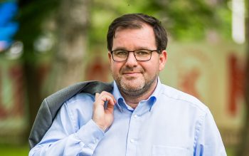 Álmodoztam, mint egy Karinthy hős, hogy milyen jó is lenne bekukucskálni egy színházi előadásra – Nagy Viktorral, az idén 15 éves Kultkikötő alapítójával beszélgettünk