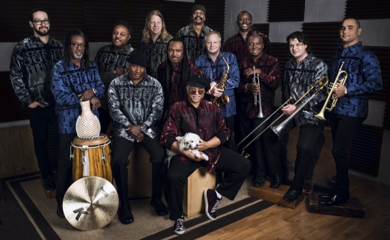 Paloznaki Jazzpiknik Earth, Wind, & Fire Experience