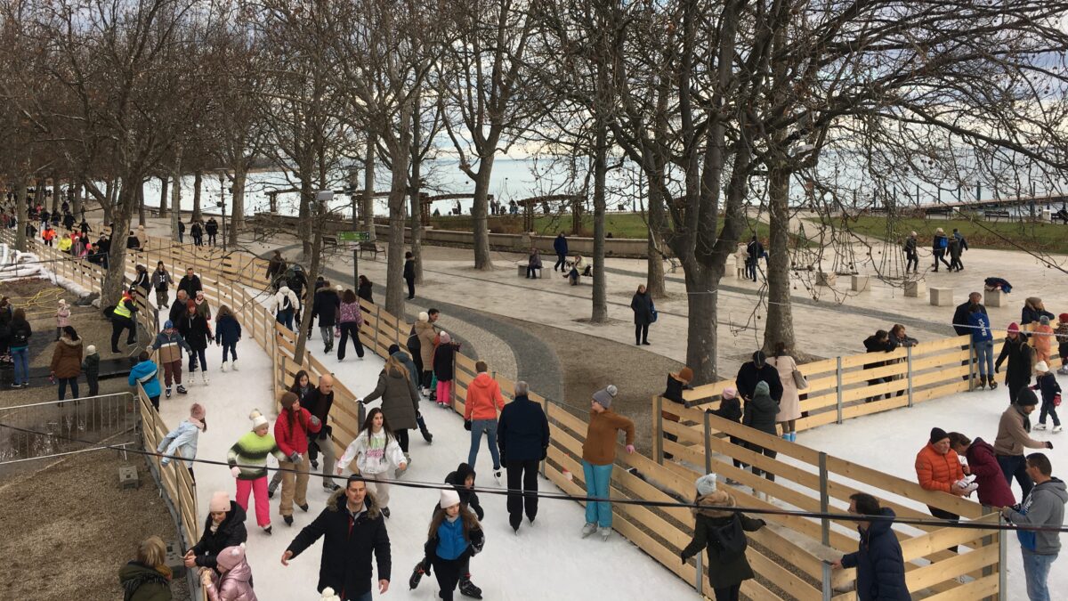 December közepén nyit a Balatonfüredi Jégpálya