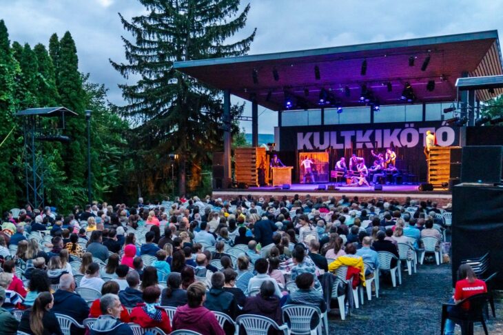 A Kultkikötő Balatonboglári Műsora | 2025 július-augusztus