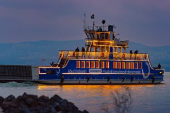 Ünnepi Fénykomp a Balatonon