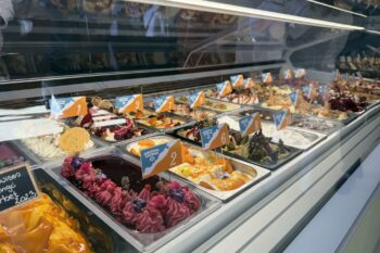 Balatonmáriafürdői fagyizóban készül a Balaton Fagyija idén