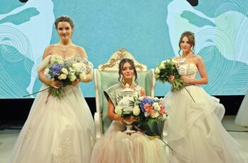 Megválasztották a 201. Anna-bál szépét, és udvarhölgyeit